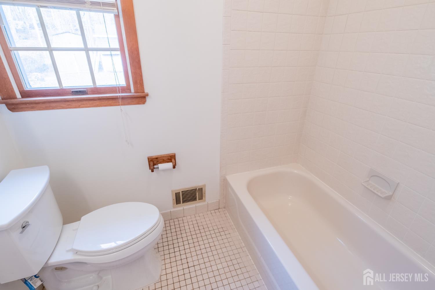 East Brunswick, New Jersey, 08816, United States, 3 Bedrooms Bedrooms, ,2 BathroomsBathrooms,Residential,For Sale,2002265