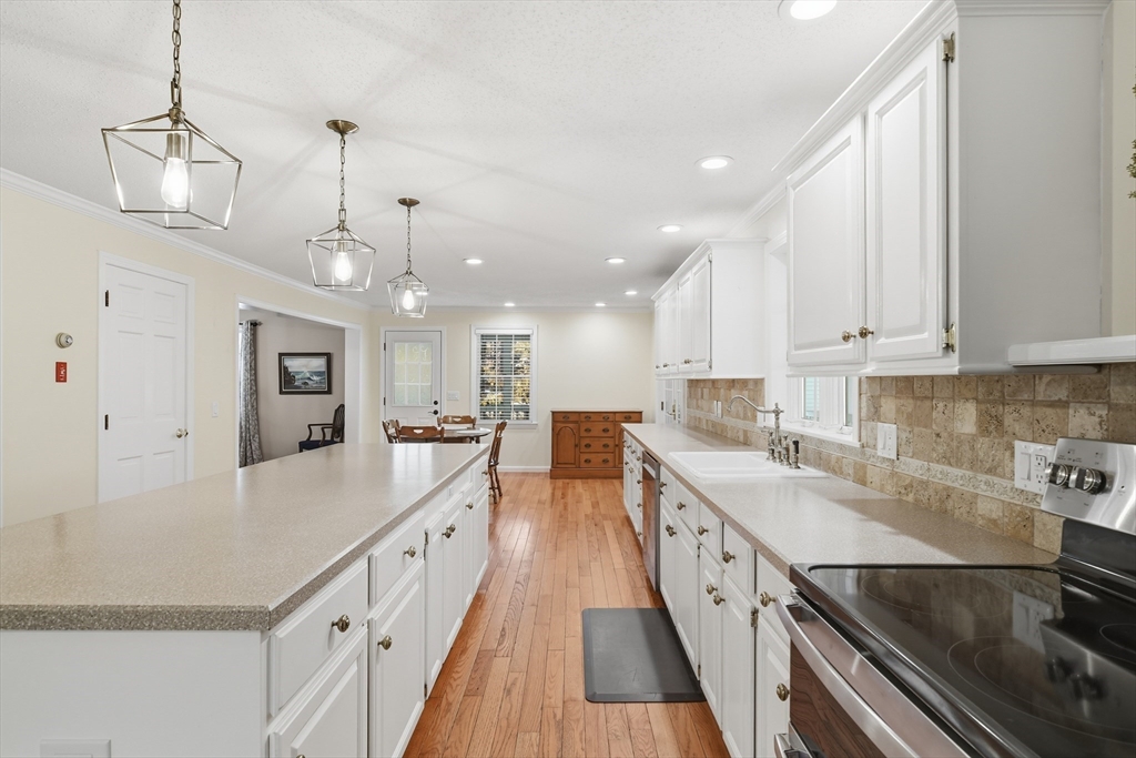 Monson, Massachusetts, 01057, United States, 4 Bedrooms Bedrooms, ,3 BathroomsBathrooms,Residential,For Sale,1969322