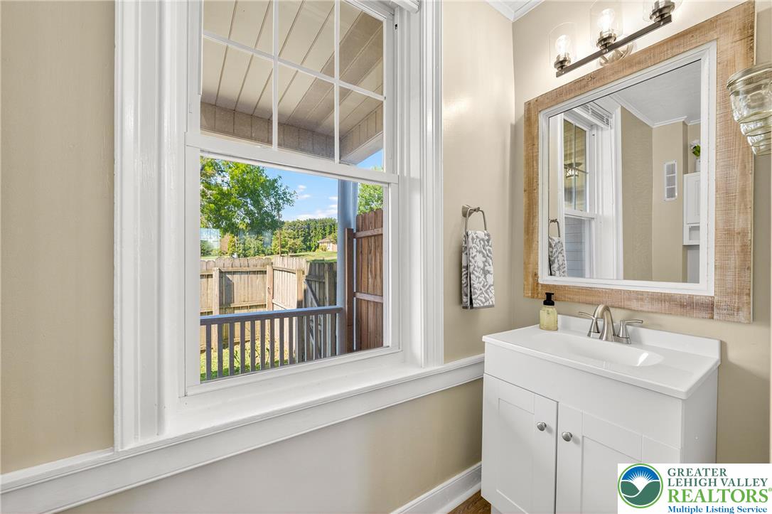 East Allen Twp, Pennsylvania, 18017, United States, 4 Bedrooms Bedrooms, ,2 BathroomsBathrooms,Residential,For Sale,1926367