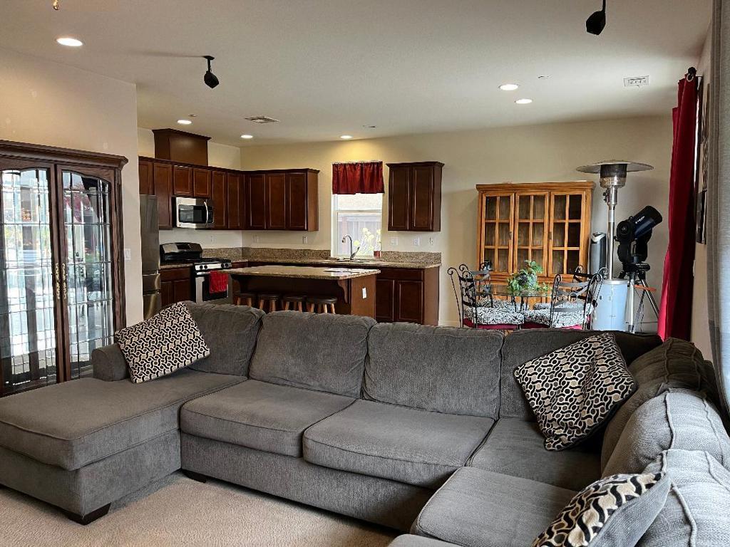 Gilroy, California, 95020, United States, 3 Bedrooms Bedrooms, ,3 BathroomsBathrooms,Residential,For Sale,1825203