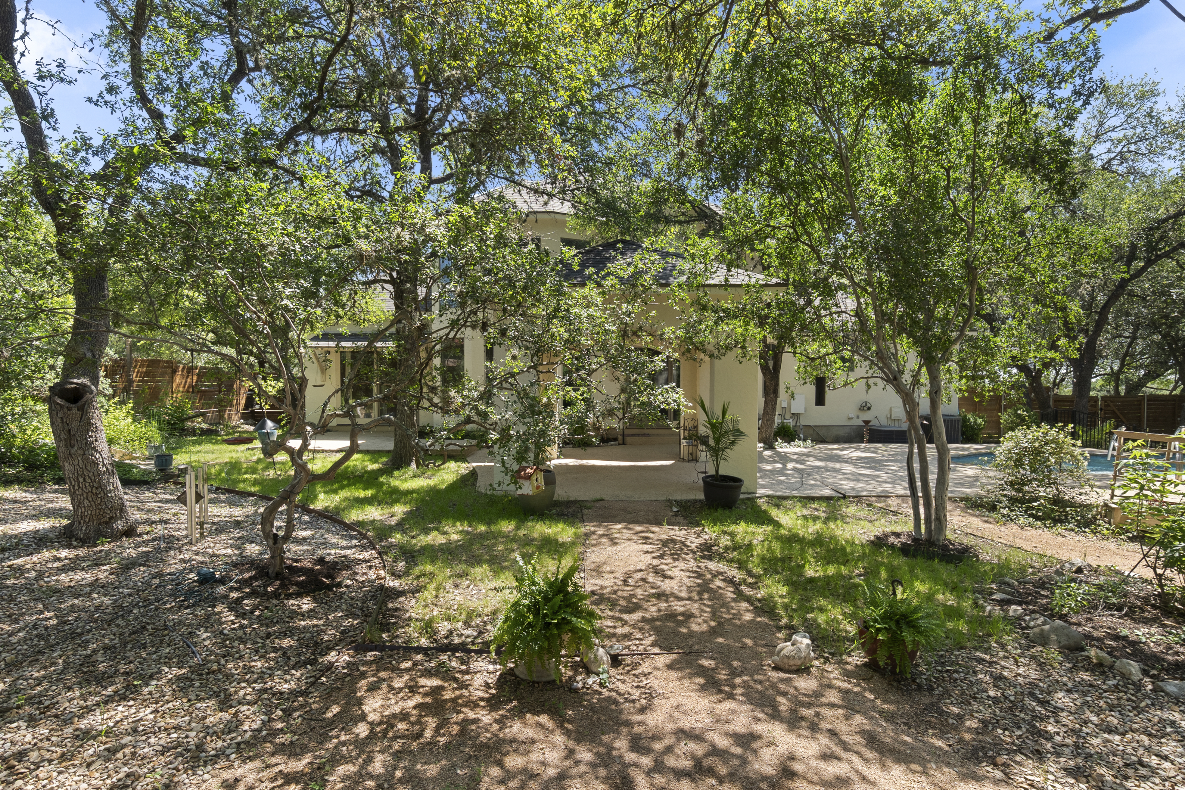  Stunning Custom Home with Expansive Outdoor Entertaining - 物件實景