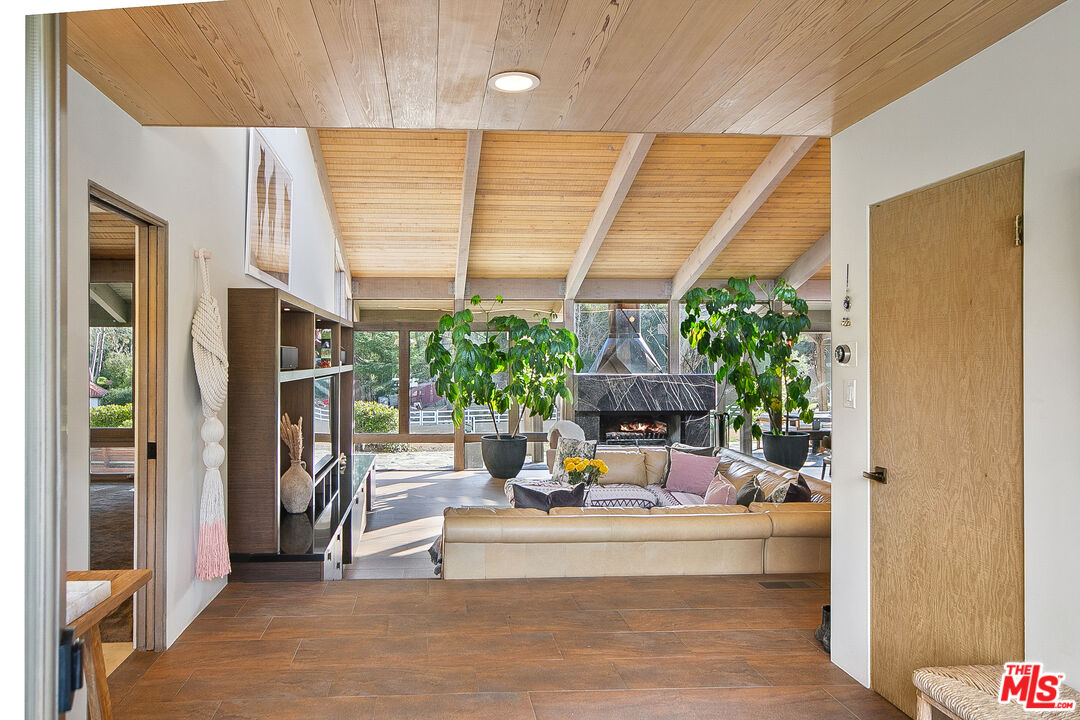 Calabasas, California, 91302, United States, 3 Bedrooms Bedrooms, ,2 BathroomsBathrooms,Residential,For Sale,1723181