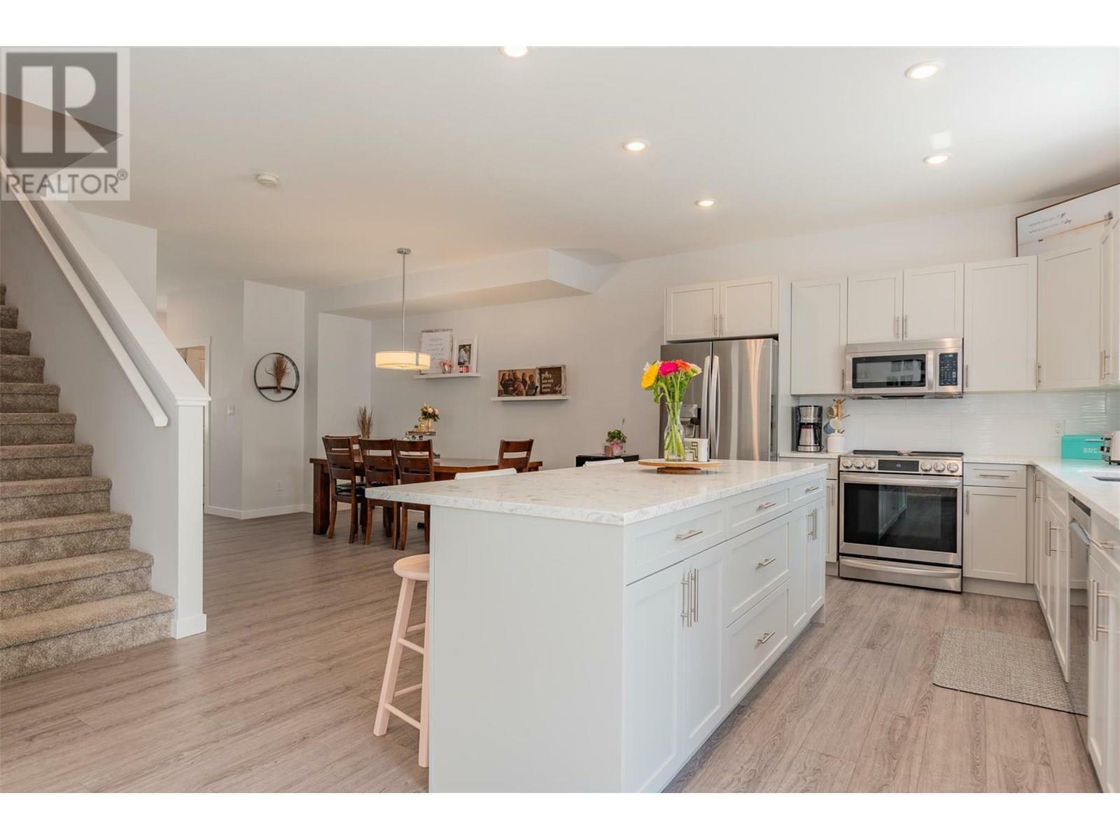 CASTLEGAR, British Columbia, V1N 4X8, CA, 6 Bedrooms Bedrooms, ,3 BathroomsBathrooms,Residential,For Sale,1883021