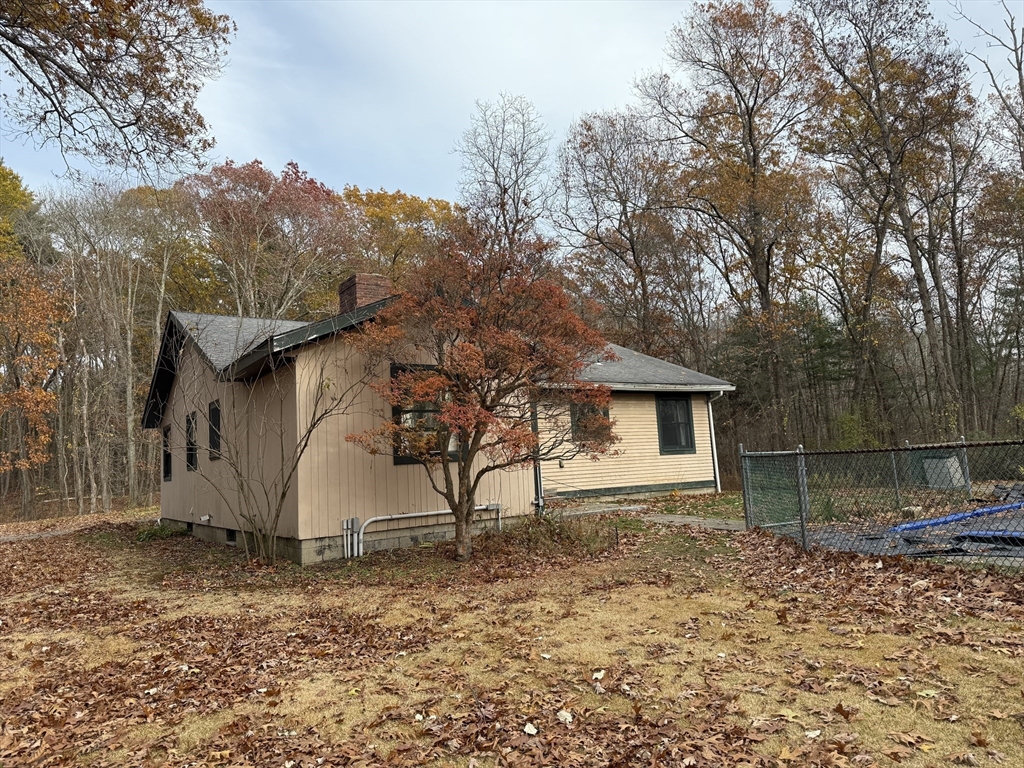 Rowley, Massachusetts, 01969, United States, 3 Bedrooms Bedrooms, ,1 BathroomBathrooms,Residential,For Sale,1988090