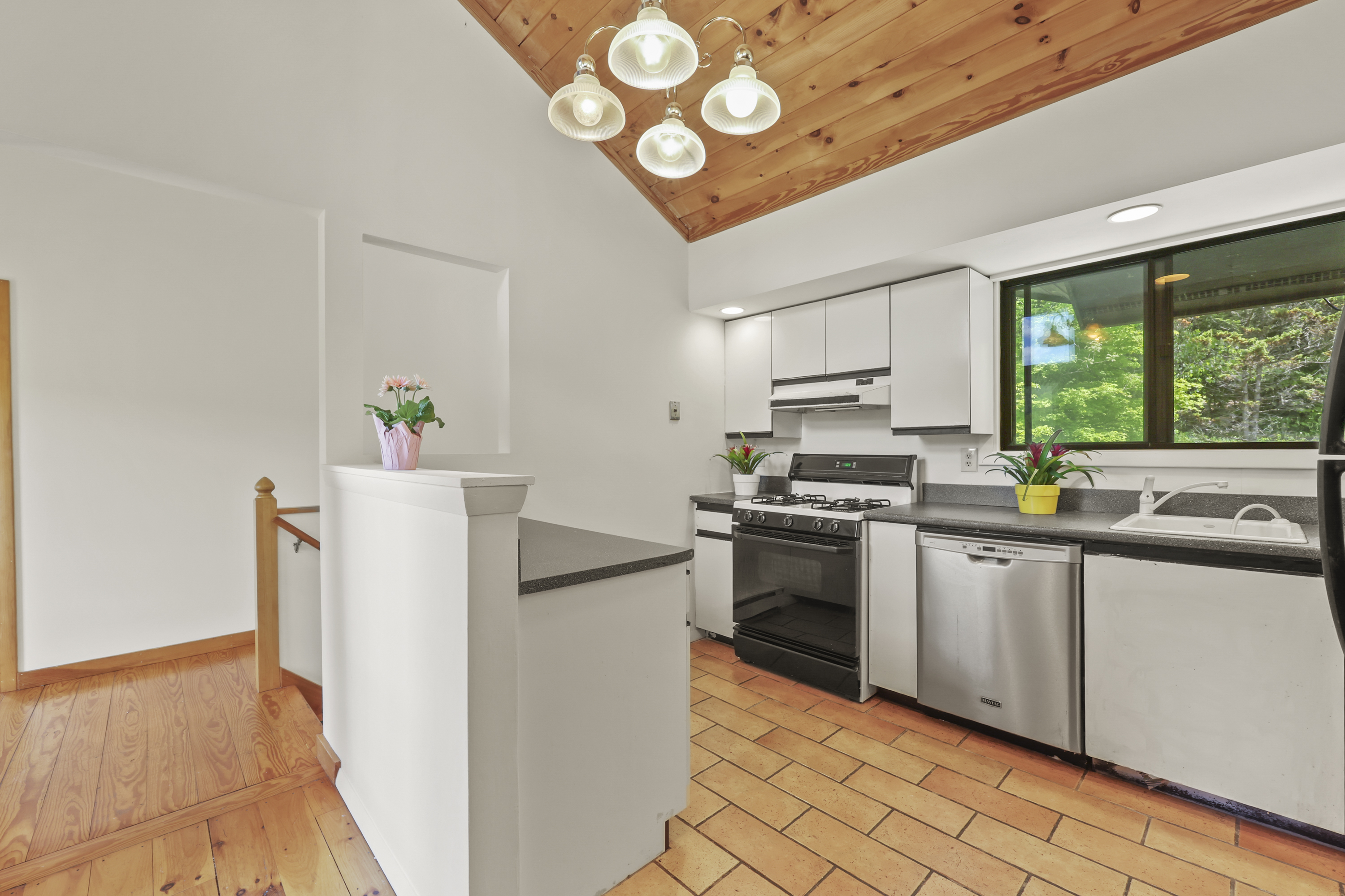  Exceptional Waterfront Retreat on Tranquil Hayes Pond - 物件實景