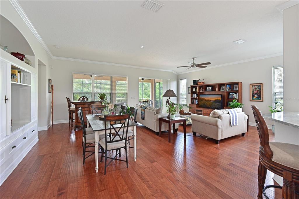 Bradenton, Florida, 34212, United States, 3 Bedrooms Bedrooms, ,2 BathroomsBathrooms,Residential,For Sale,1906883