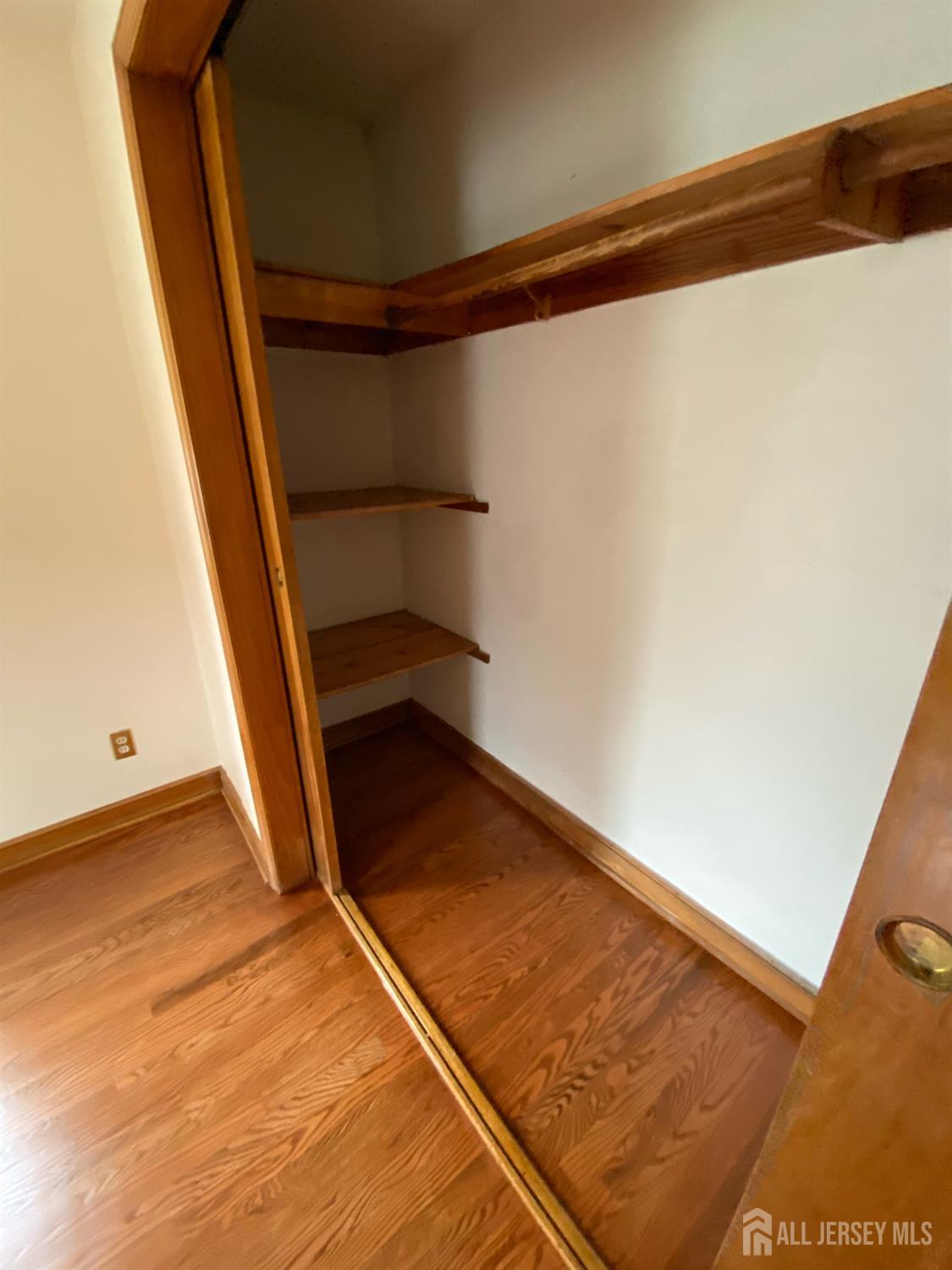 East Brunswick, New Jersey, 08816, United States, 5 Bedrooms Bedrooms, ,2 BathroomsBathrooms,Residential,For Sale,1956516