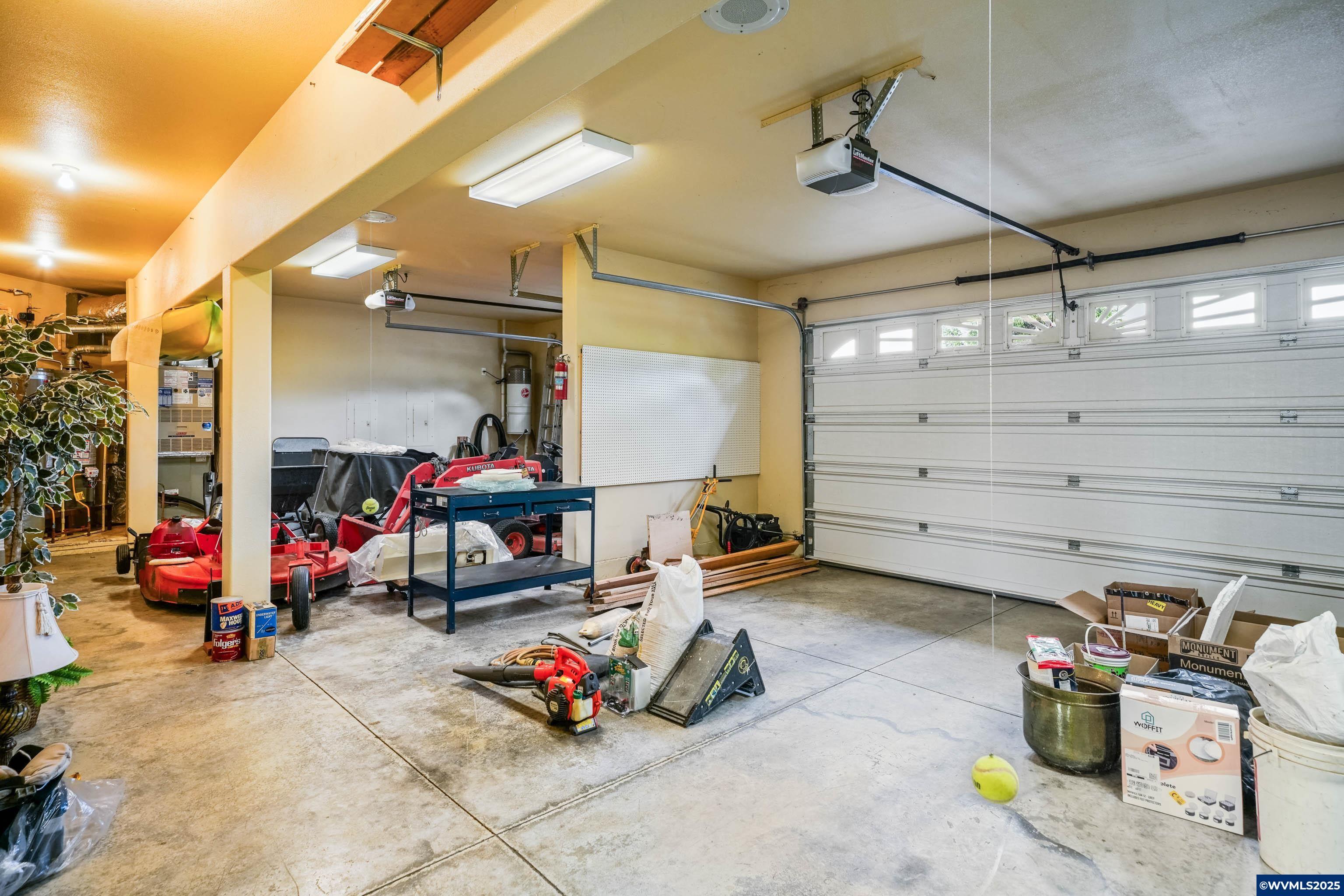 Turner, Oregon, 97392, United States, 4 Bedrooms Bedrooms, ,3 BathroomsBathrooms,Residential,For Sale,1827852