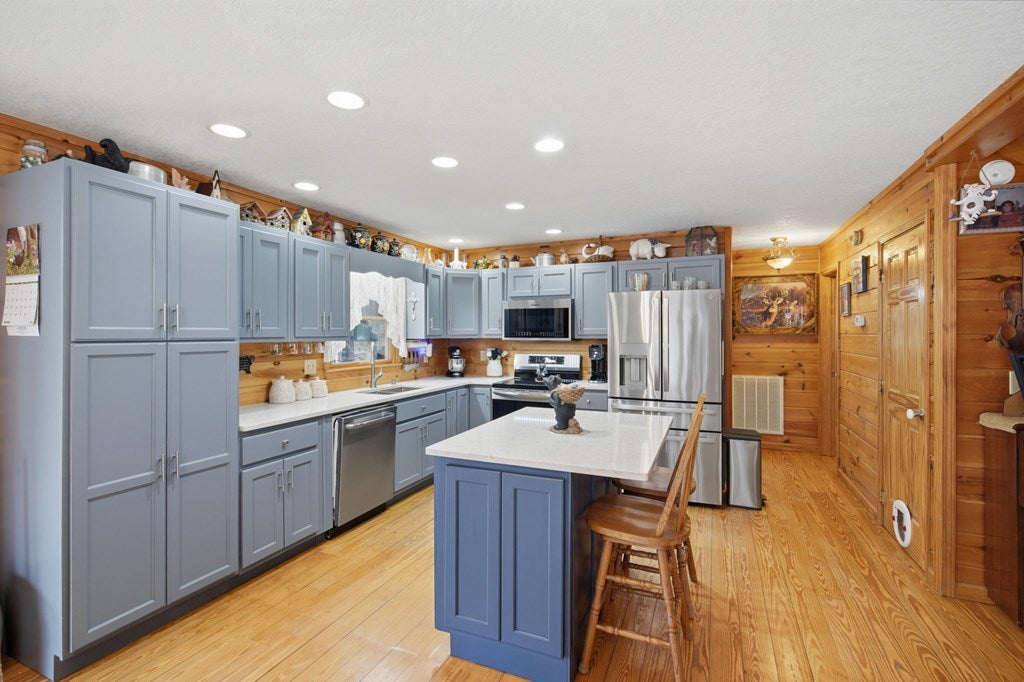 Ellijay, Georgia, 30540, United States, 3 Bedrooms Bedrooms, ,3 BathroomsBathrooms,Residential,For Sale,2034998