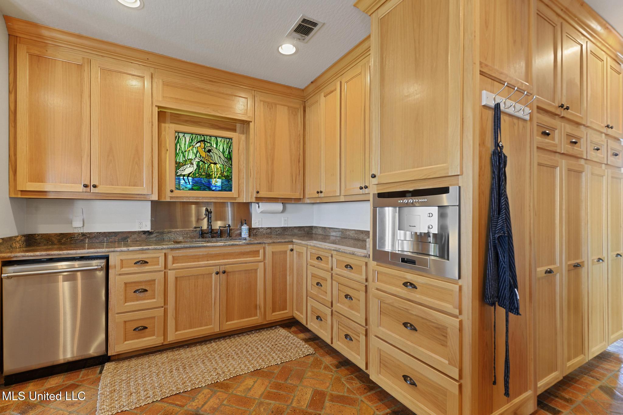 Pass Christian, Mississippi, 39571, United States, 5 Bedrooms Bedrooms, ,7 BathroomsBathrooms,Residential,For Sale,1989157