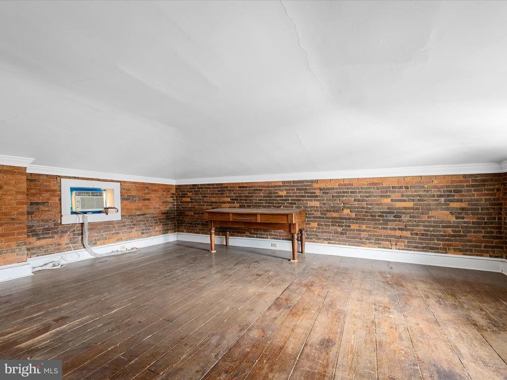 230 W Boscawen Street, Winchester, Virginia, 22601, United States, ,Residential,For Sale,230 W Boscawen Street,1660726