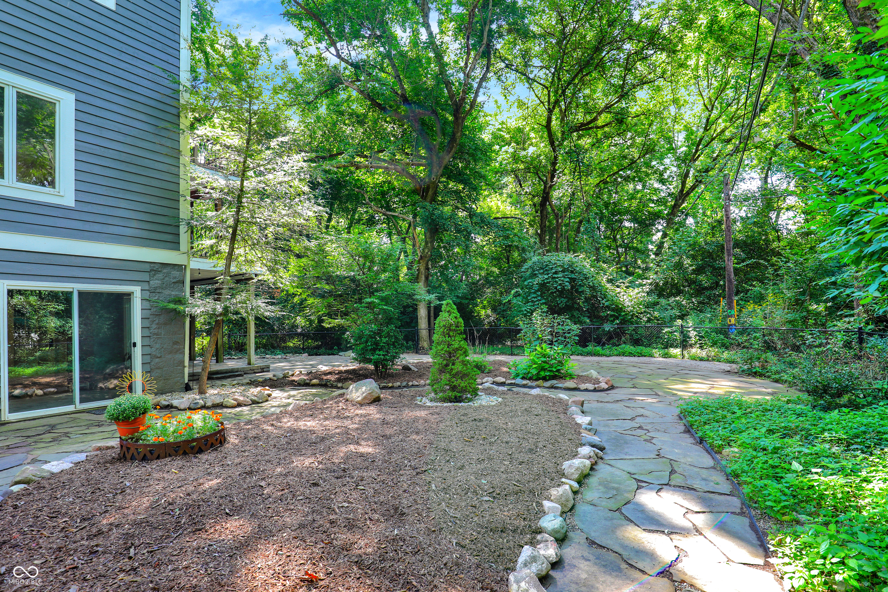 Indianapolis, Indiana, 46240, United States, 4 Bedrooms Bedrooms, ,3 BathroomsBathrooms,Residential,For Sale,1974215