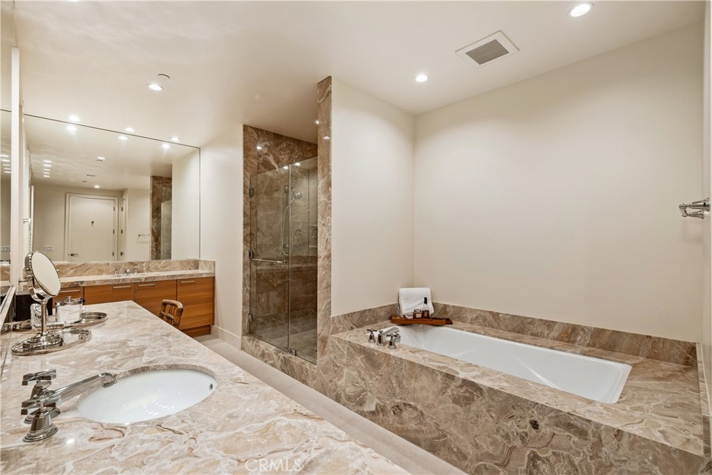 Los Angeles, California, 90024, United States, 2 Bedrooms Bedrooms, ,3 BathroomsBathrooms,Residential,For Sale,1829595