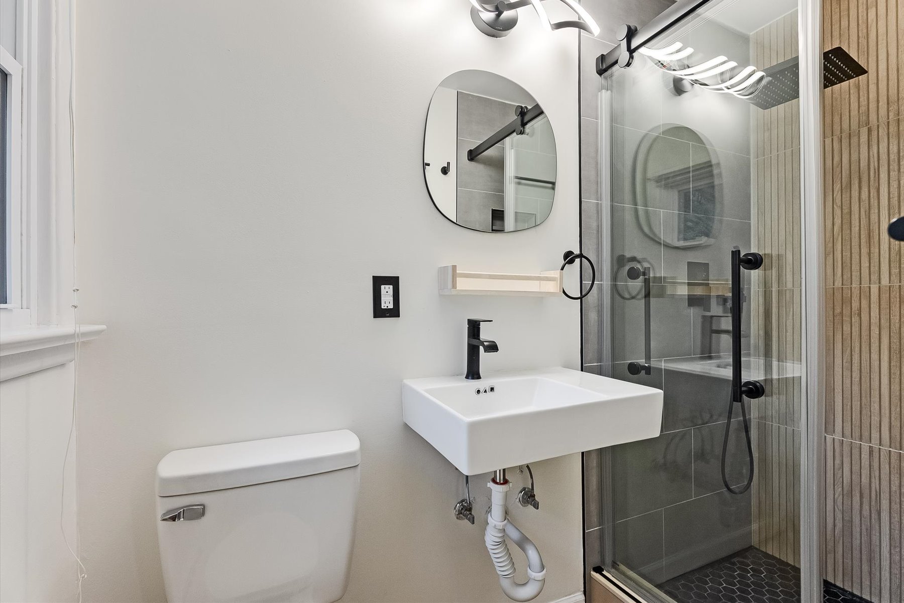  Modern Comforts - Inviting Living Spaces - Prime Location - 物件實景