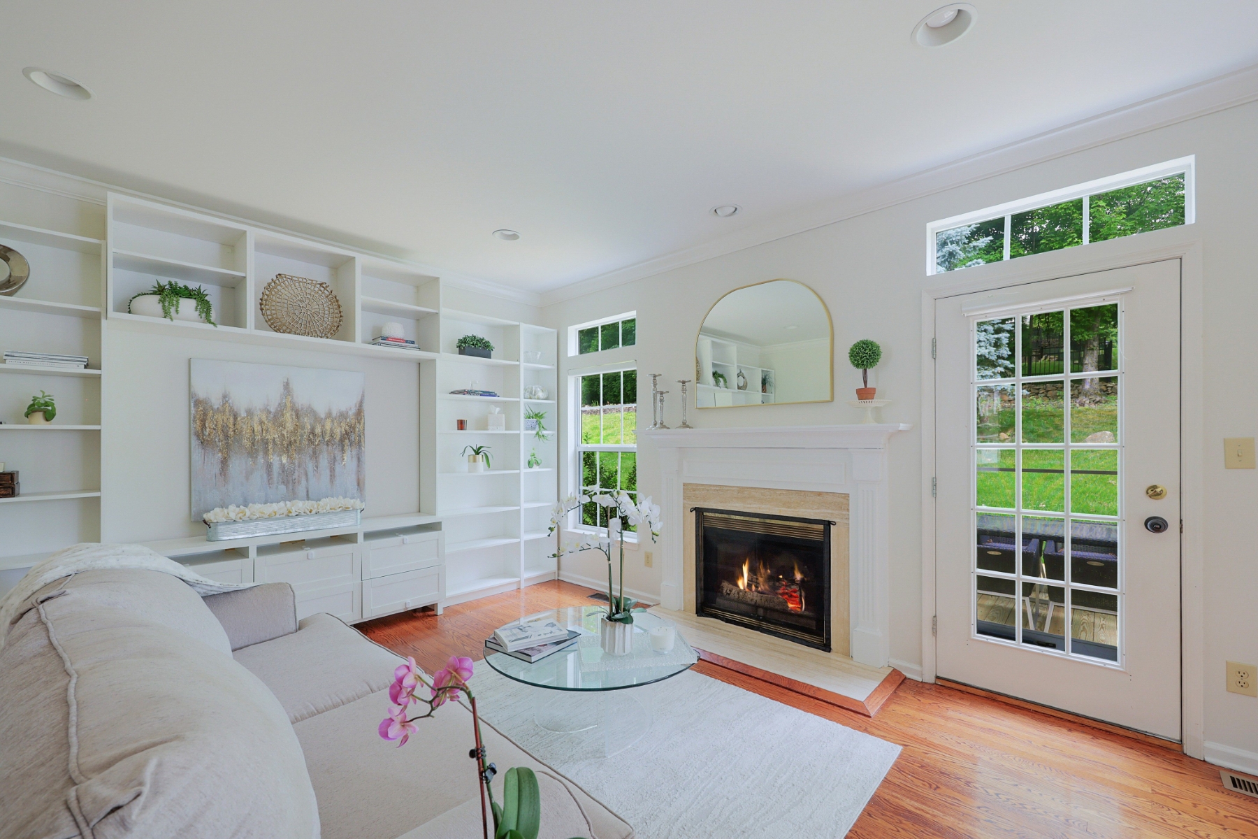  ?Carlisle? Classic Colonial Offers Timeless Charm with Modern Updates - 物件實景