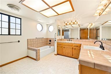 Hemet, California, 92544, United States, 5 Bedrooms Bedrooms, ,3 BathroomsBathrooms,Residential,For Sale,1989117