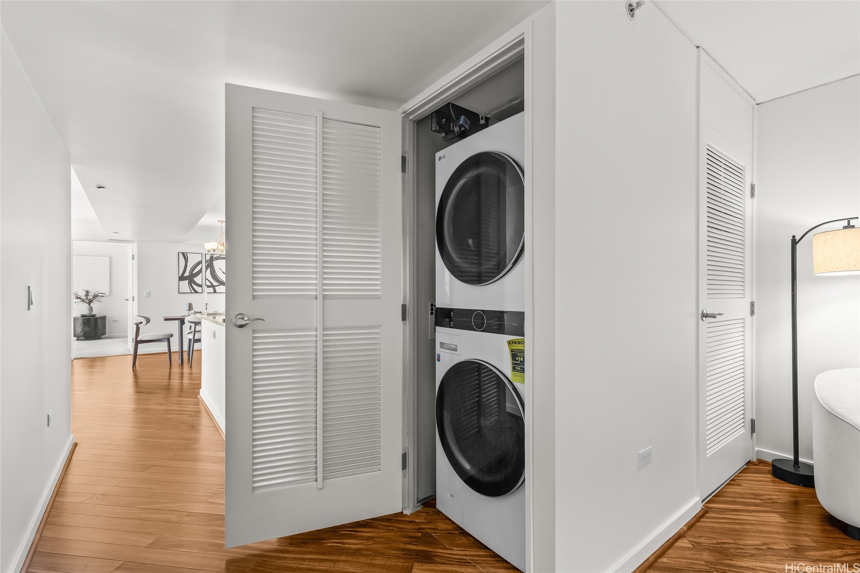 Honolulu, Hawaii, 96814, United States, 2 Bedrooms Bedrooms, ,2 BathroomsBathrooms,Residential,For Sale,2003037