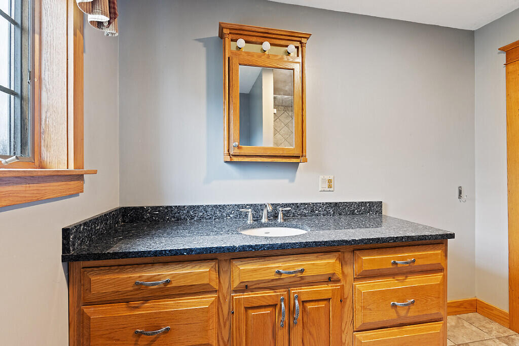 China, Maine, 04358, United States, 6 Bedrooms Bedrooms, ,3 BathroomsBathrooms,Residential,For Sale,1898689