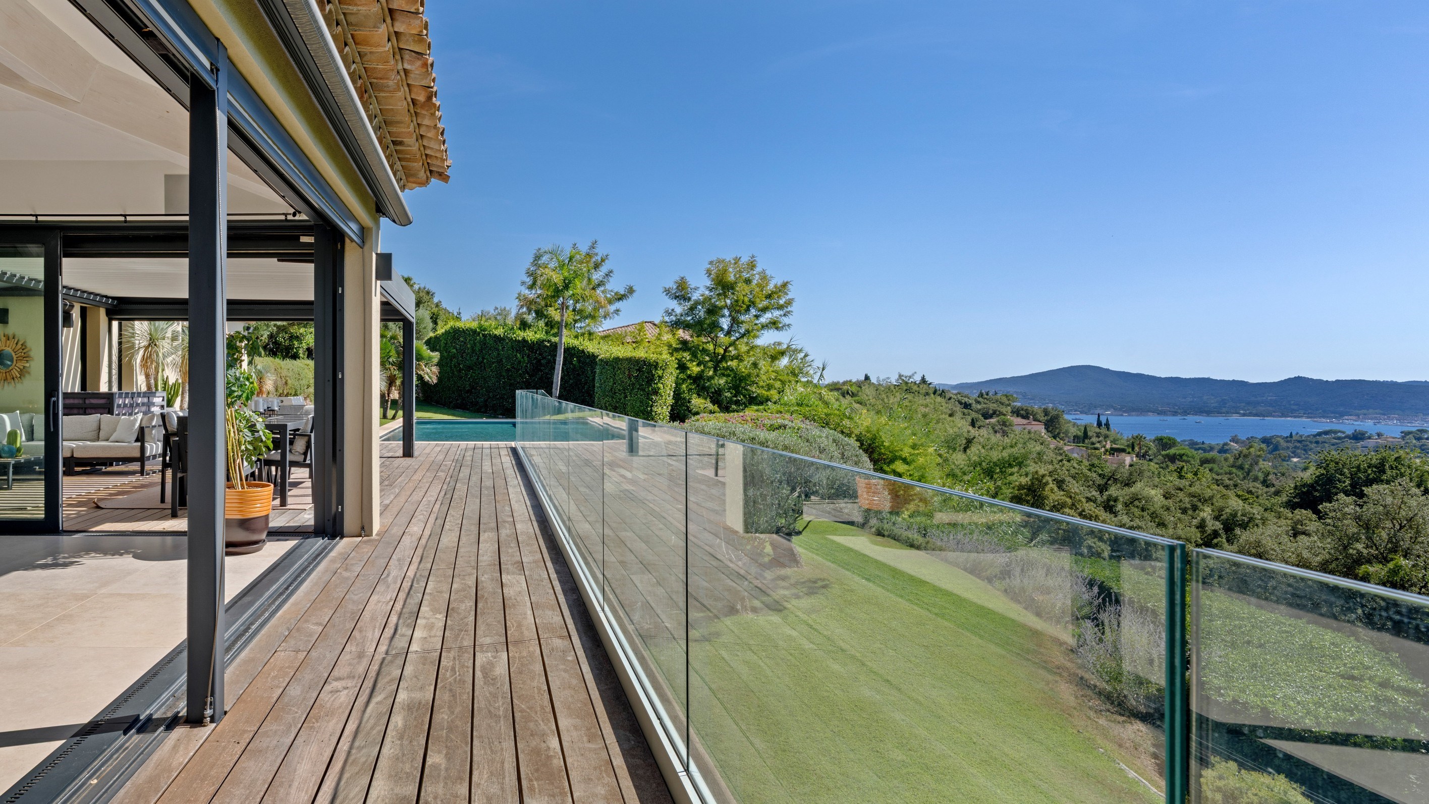  GRIMAUD – CONTEMPORARY VILLA WITH SEA VIEWS NEAR BEAUVALLON GOLF COURSE - 物件實景