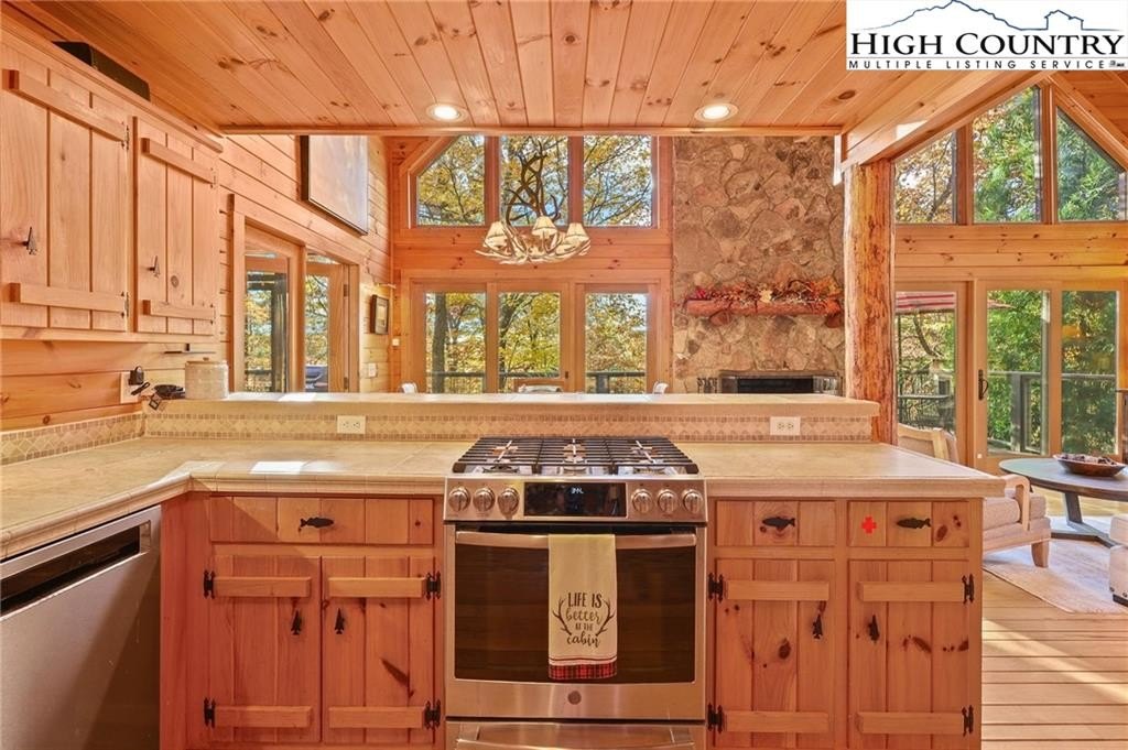 Ferguson, North Carolina, 28624, United States, 2 Bedrooms Bedrooms, ,2 BathroomsBathrooms,Residential,For Sale,1996766