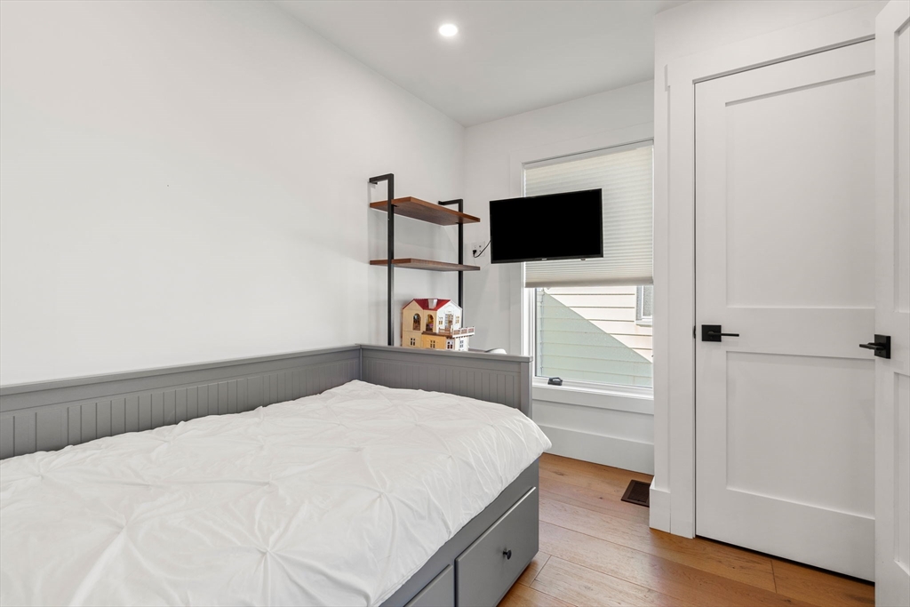 Nahant, Massachusetts, 01908, United States, 2 Bedrooms Bedrooms, ,2 BathroomsBathrooms,Residential,For Sale,1906833