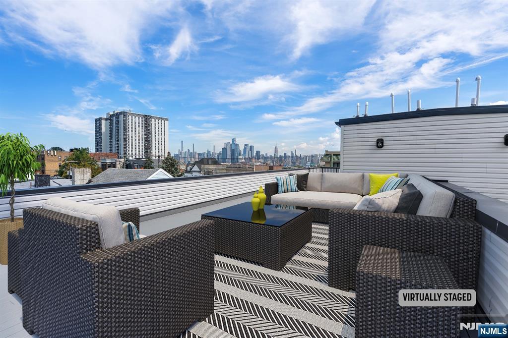 Jersey City, New Jersey, 07307, United States, 3 Bedrooms Bedrooms, ,2 BathroomsBathrooms,Residential,For Sale,1947058
