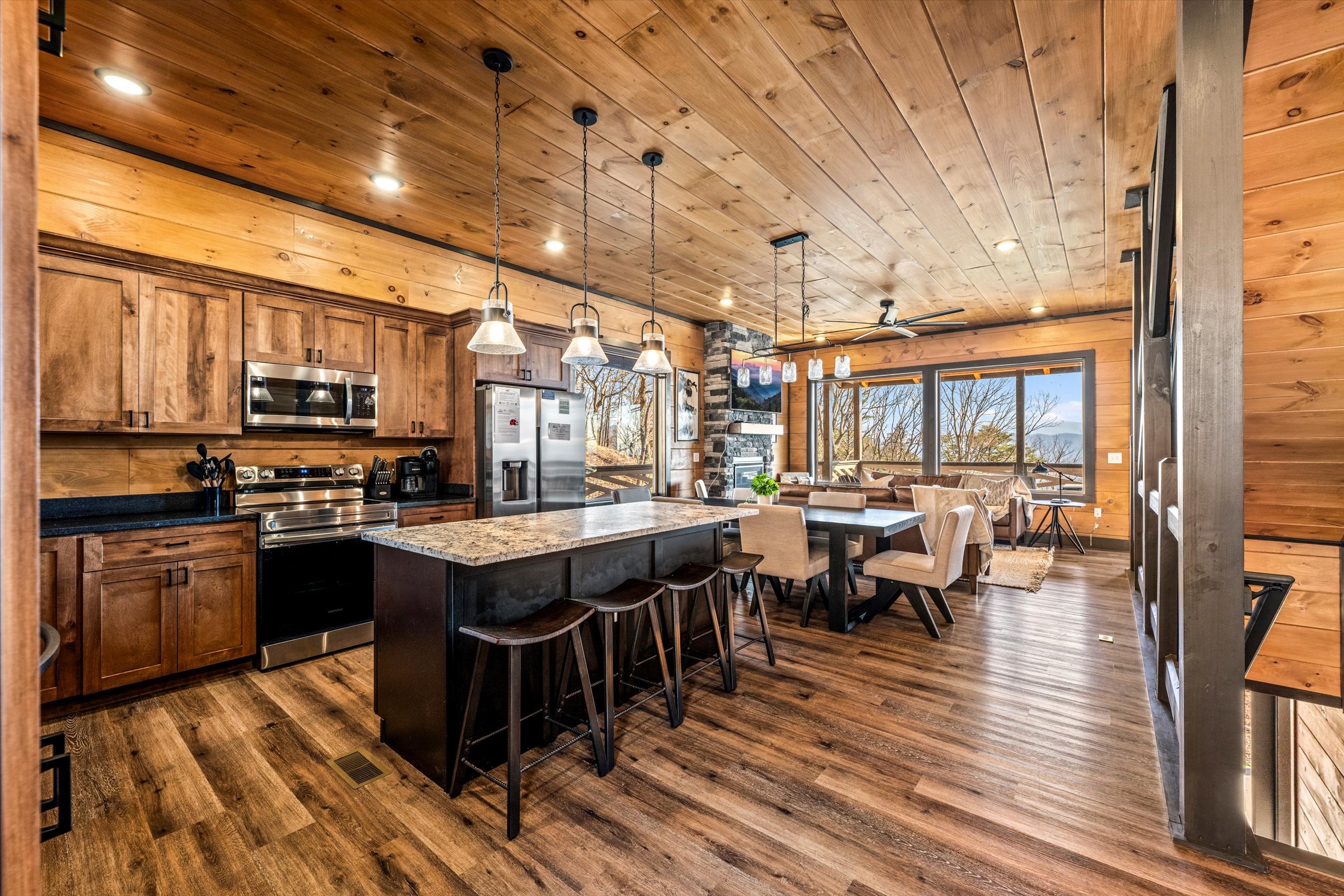 Sevierville, Tennessee, 37876, United States, 5 Bedrooms Bedrooms, ,6 BathroomsBathrooms,Residential,For Sale,1975935