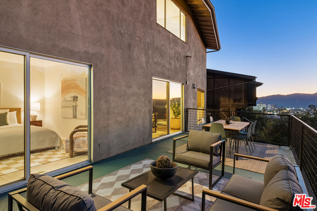 Glendale, California, 91207, United States, 3 Bedrooms Bedrooms, ,3 BathroomsBathrooms,Residential,For Sale,1987777