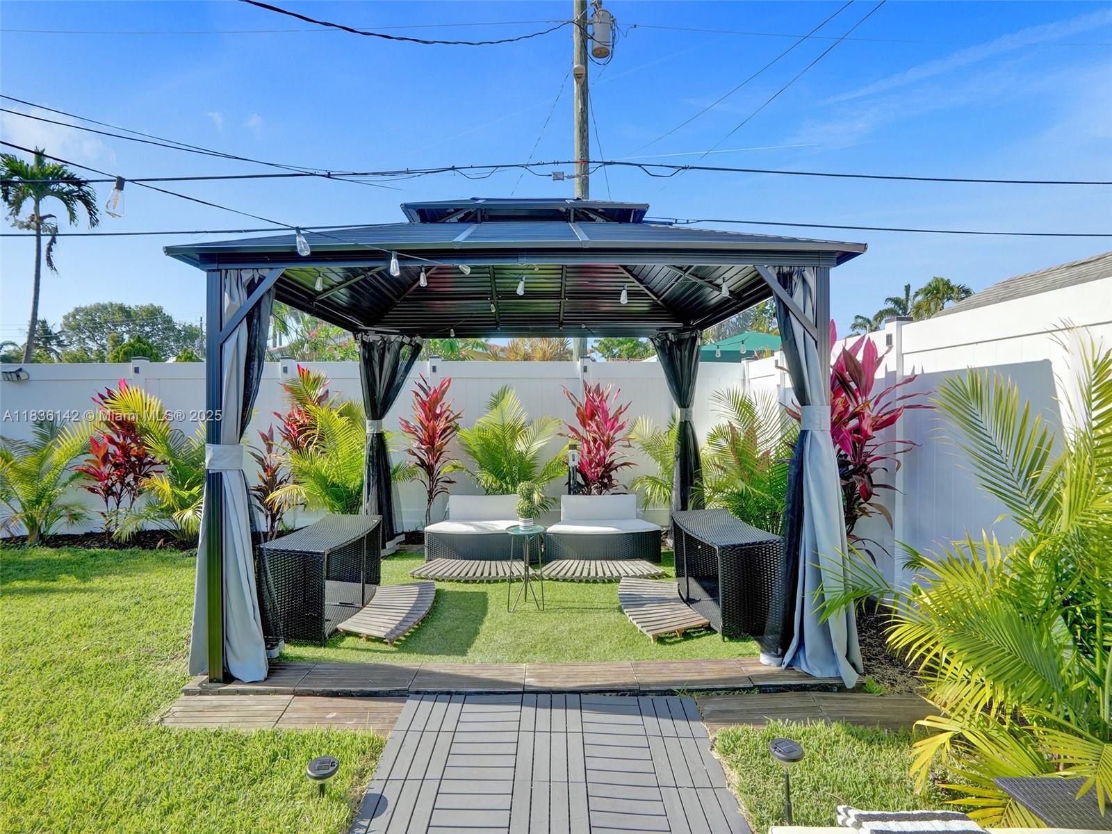 Hollywood, Florida, 33019, United States, 3 Bedrooms Bedrooms, ,2 BathroomsBathrooms,Residential,For Sale,1898660