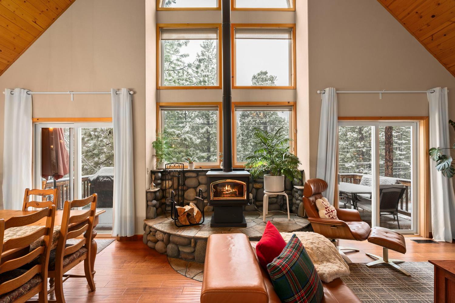 Tahoe Vista, California, 96148, United States, 3 Bedrooms Bedrooms, ,2 BathroomsBathrooms,Residential,For Sale,1998480