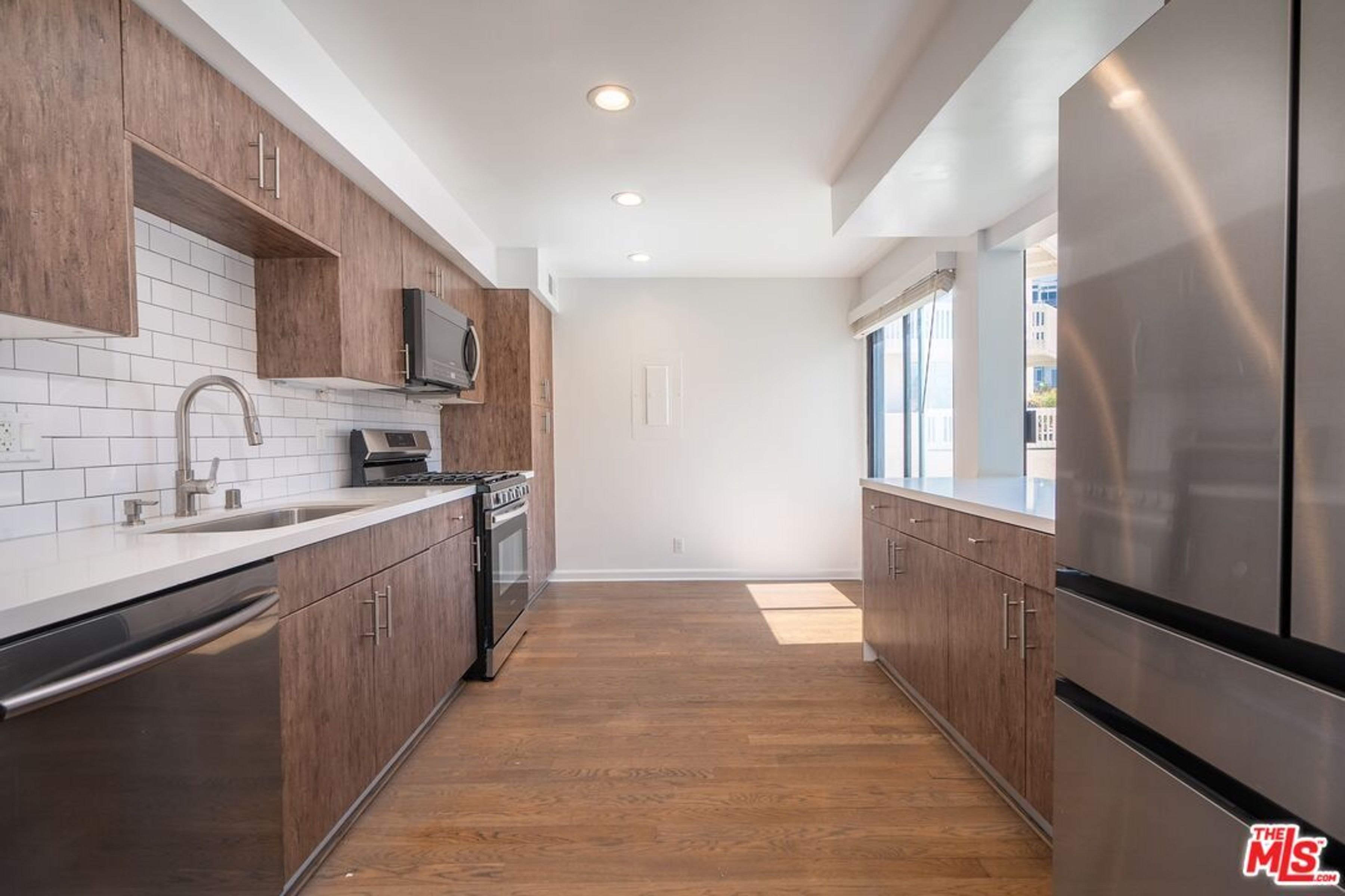  7301 Vista Del Mar, B105 - 物件實景