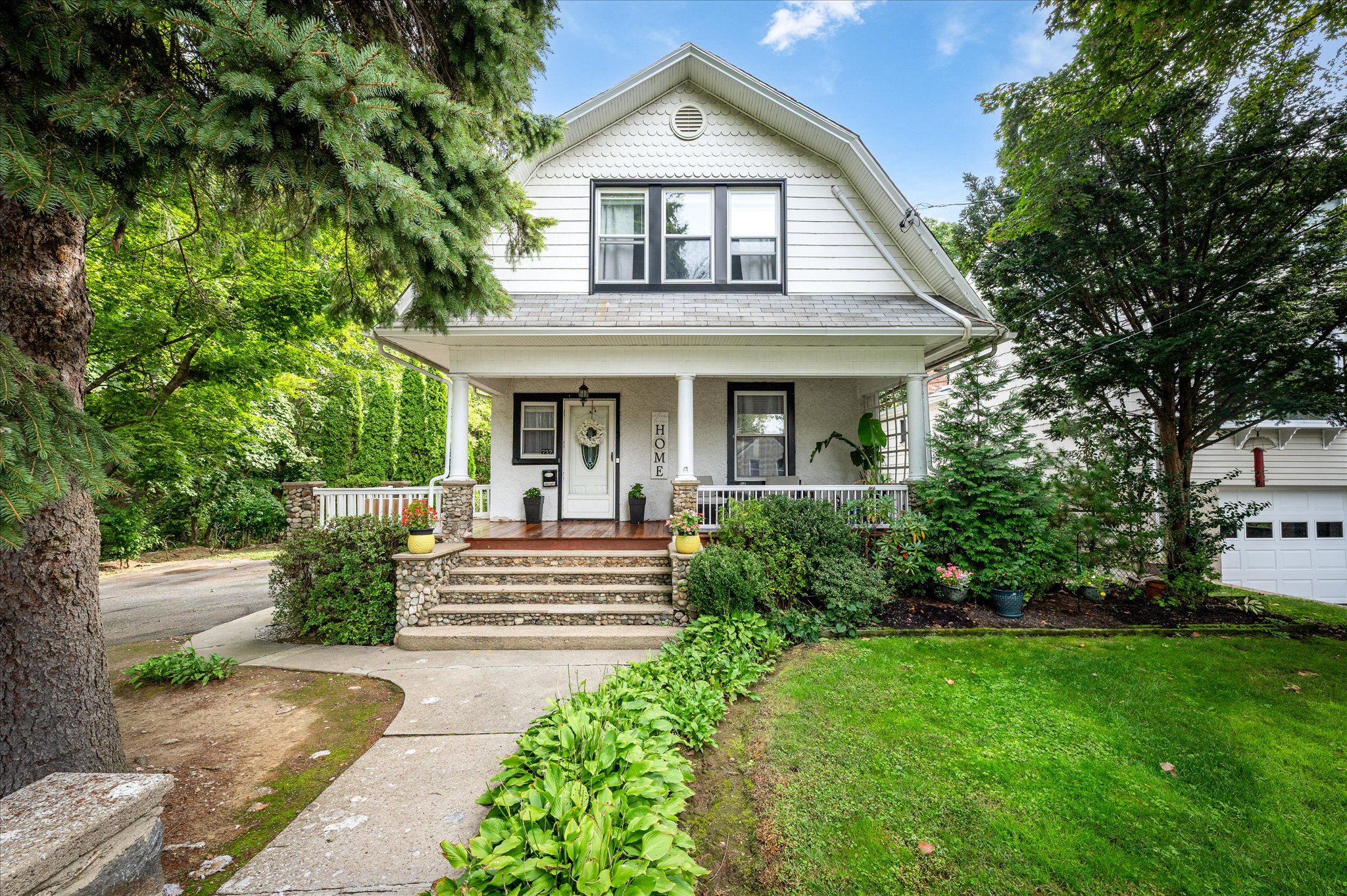  737 Bradley Street - 物件實景