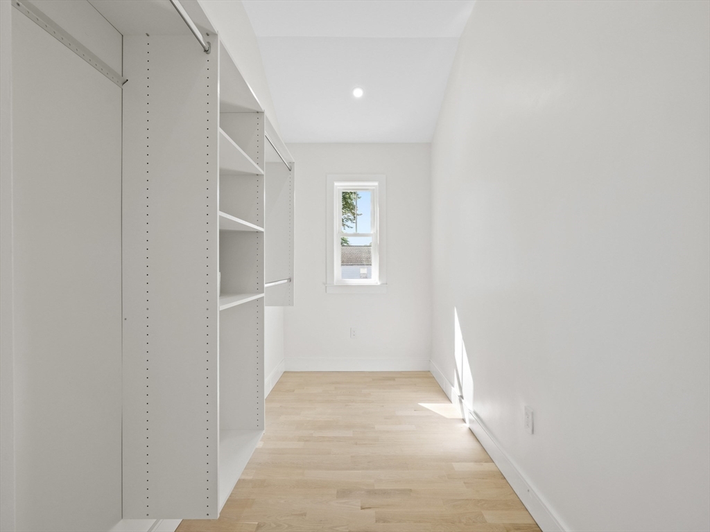 Wakefield, Massachusetts, 01880, United States, 4 Bedrooms Bedrooms, ,5 BathroomsBathrooms,Residential,For Sale,1938527