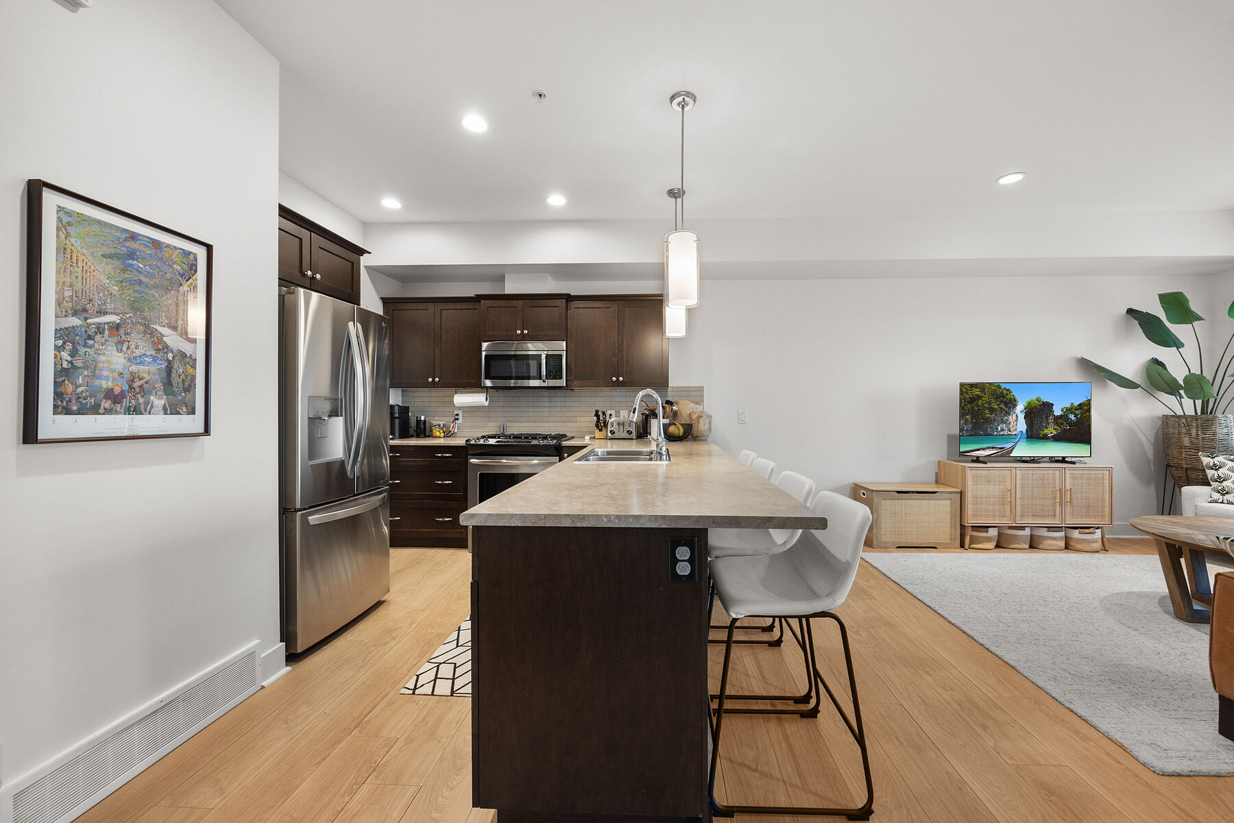  Well Maintained Townhome - 物件實景