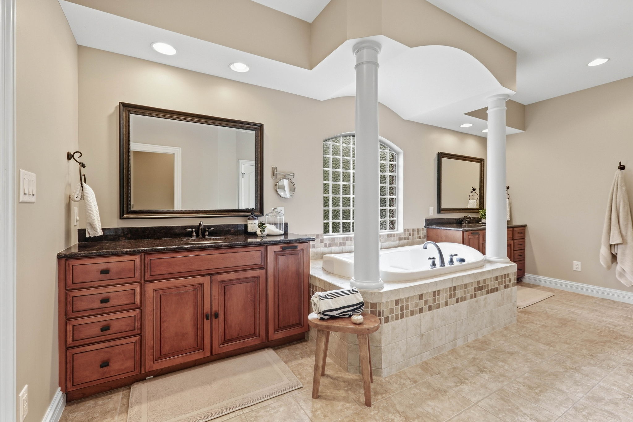  Six Bedroom Zionsville Home Surrounded By Park-Like Acreage - 物件實景