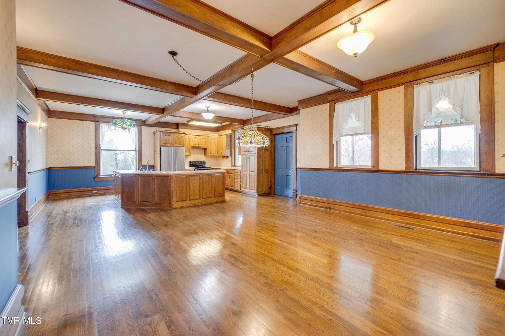 Bristol, Tennessee, 37620, United States, 4 Bedrooms Bedrooms, ,5 BathroomsBathrooms,Residential,For Sale,2005262