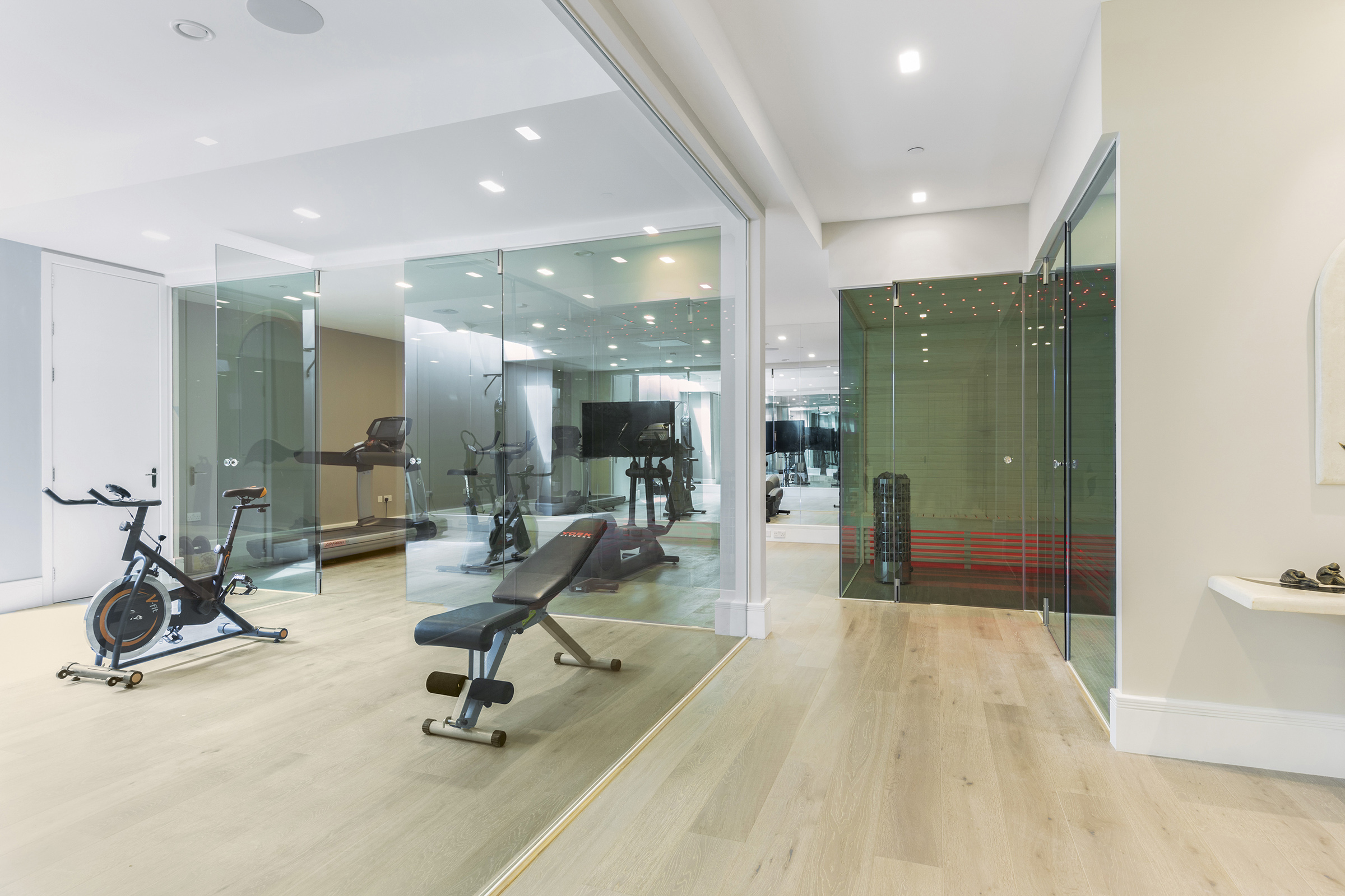  A grand modern house with extensive leisure facilities close to Richmond Park. - 物件實景