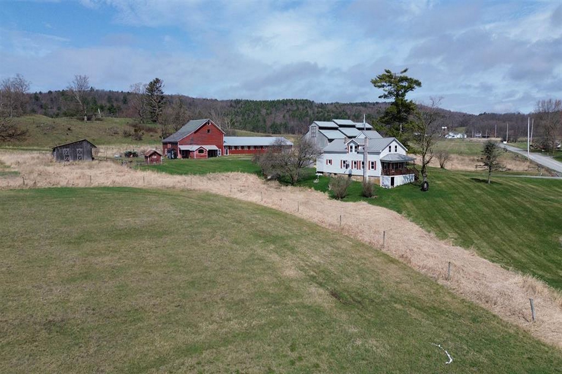  557 Pleasant Valley Road - 物件實景