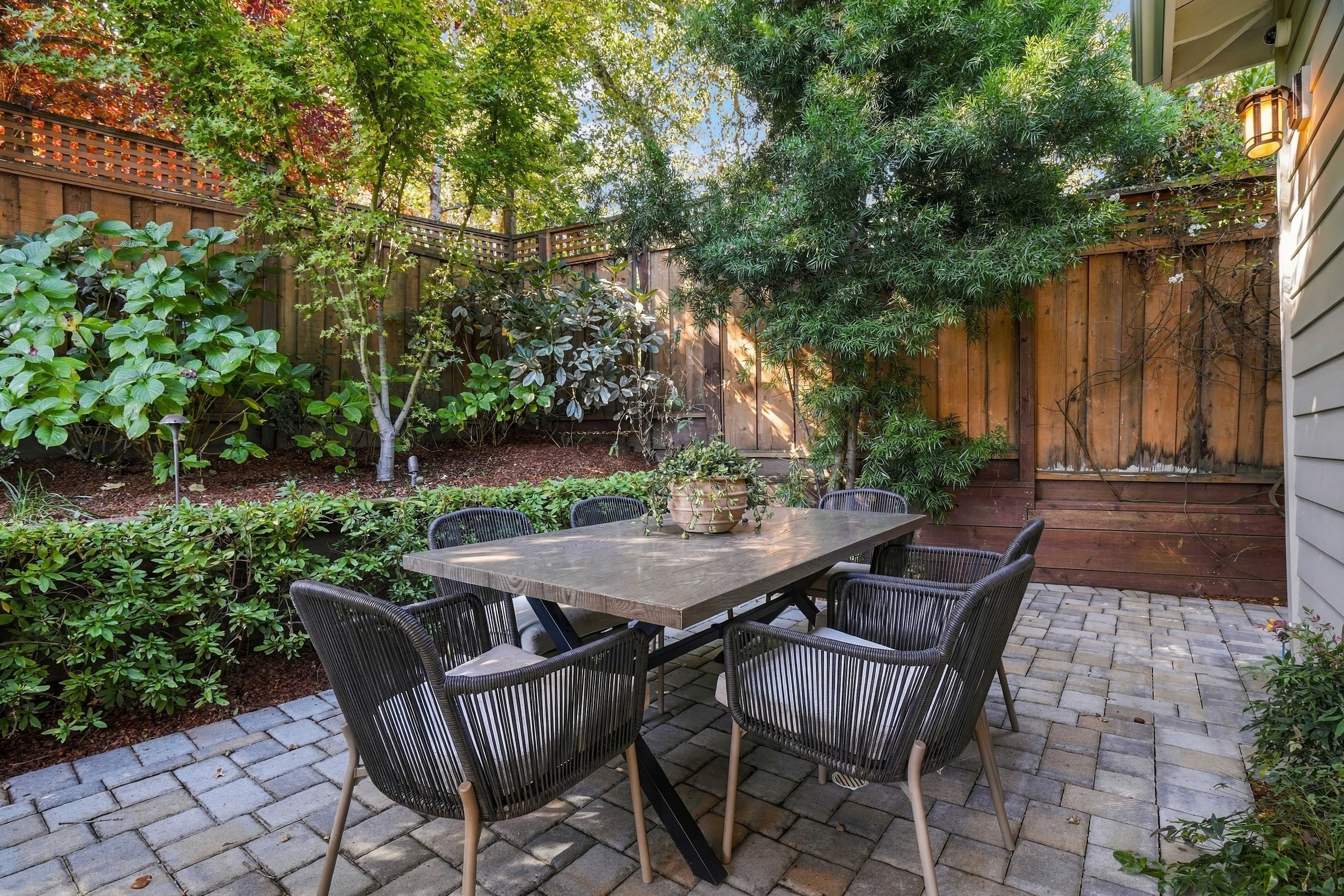  Turnkey Luxury and Premier Location in Beverly Terrace - 物件實景
