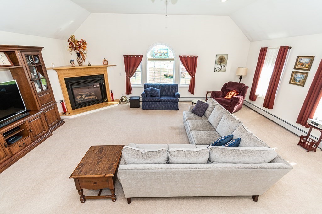 Seabrook, New Hampshire, 03874, United States, 4 Bedrooms Bedrooms, ,3 BathroomsBathrooms,Residential,For Sale,1942793