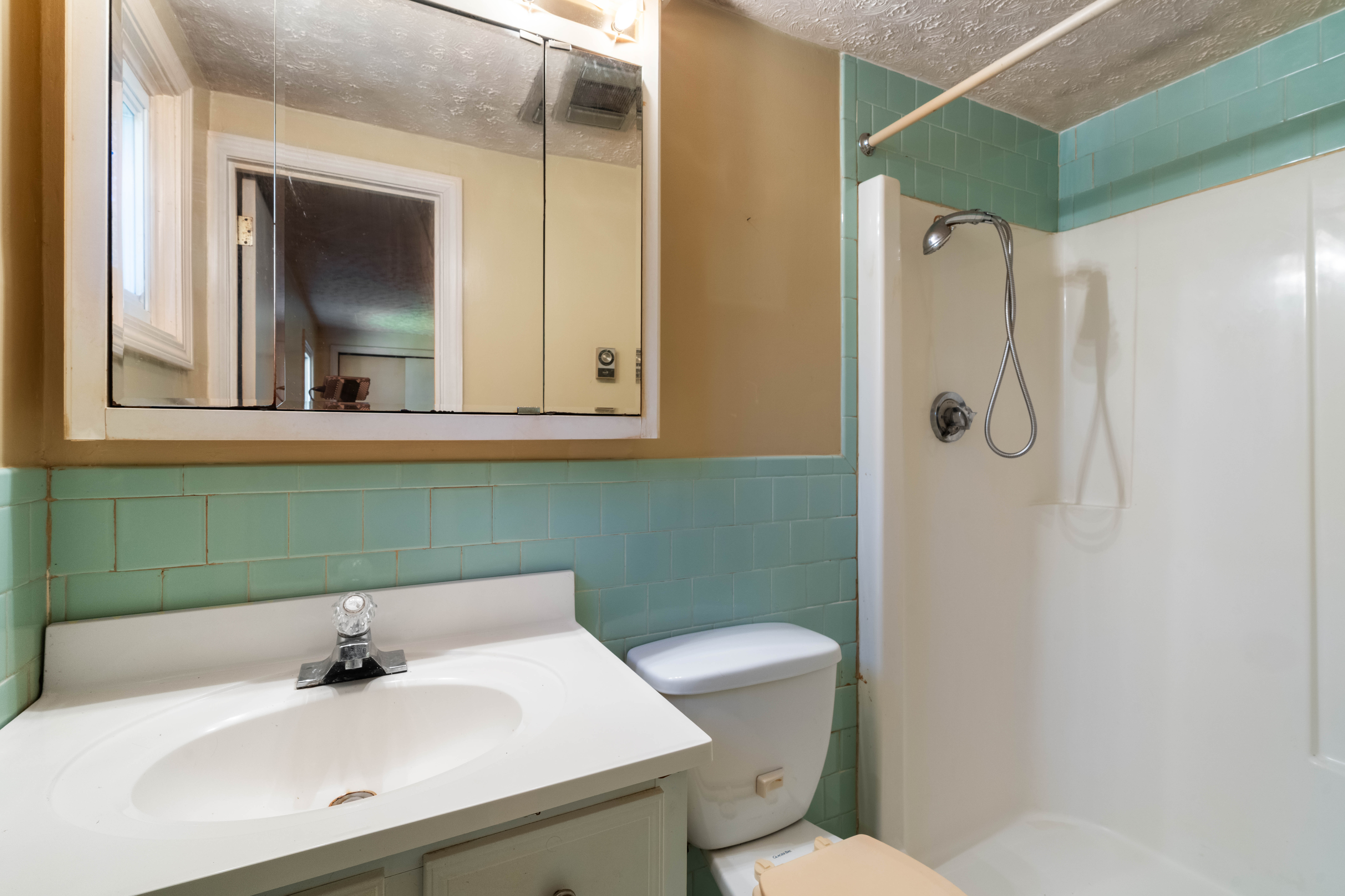 Portsmouth, Rhode Island, 02871, United States, 4 Bedrooms Bedrooms, ,3 BathroomsBathrooms,Residential,For Sale,1973967