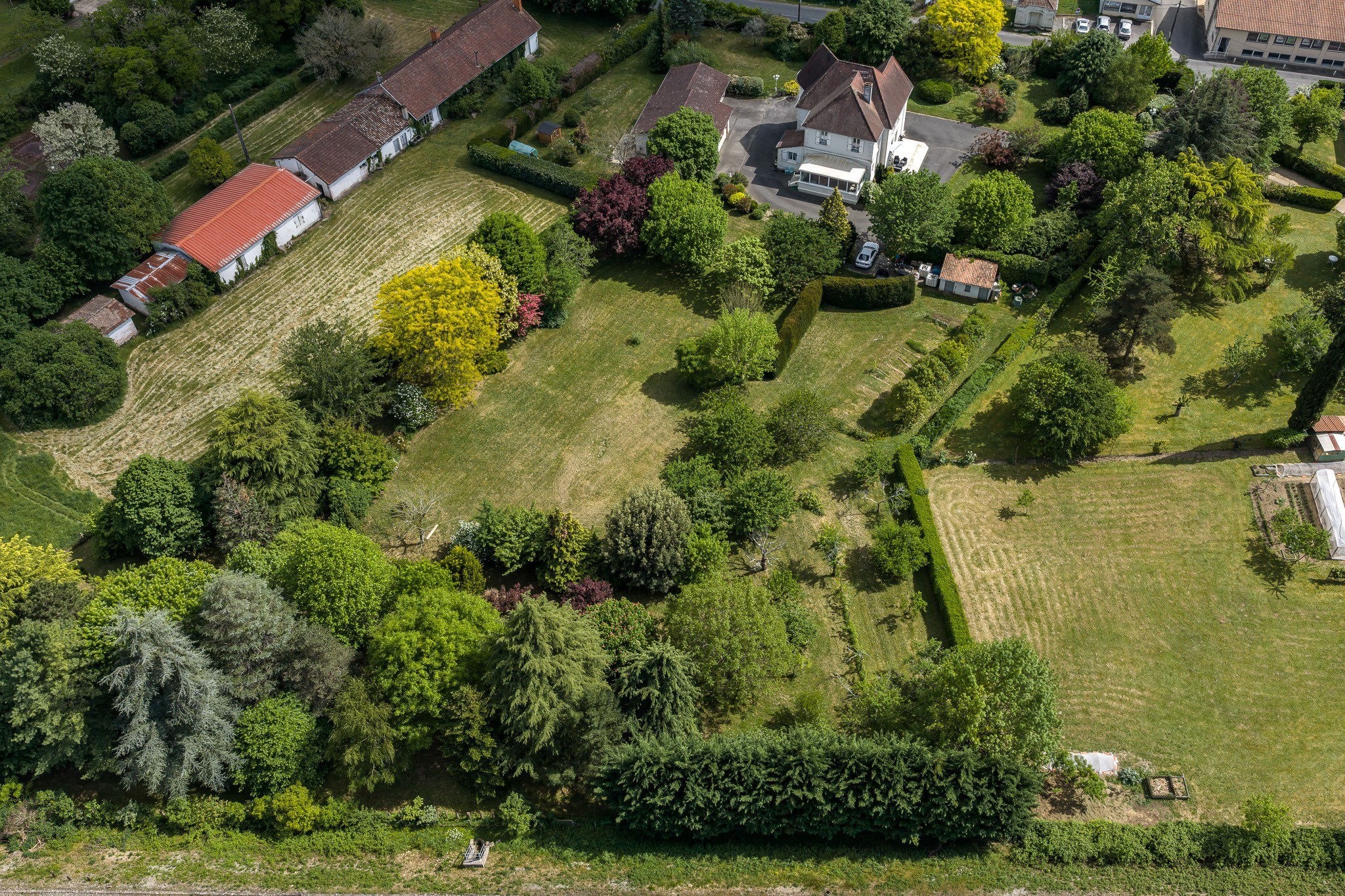  The Balance of Time: An Art Deco Manor House Set in Lush Greenery in Neuvic - 物件實景