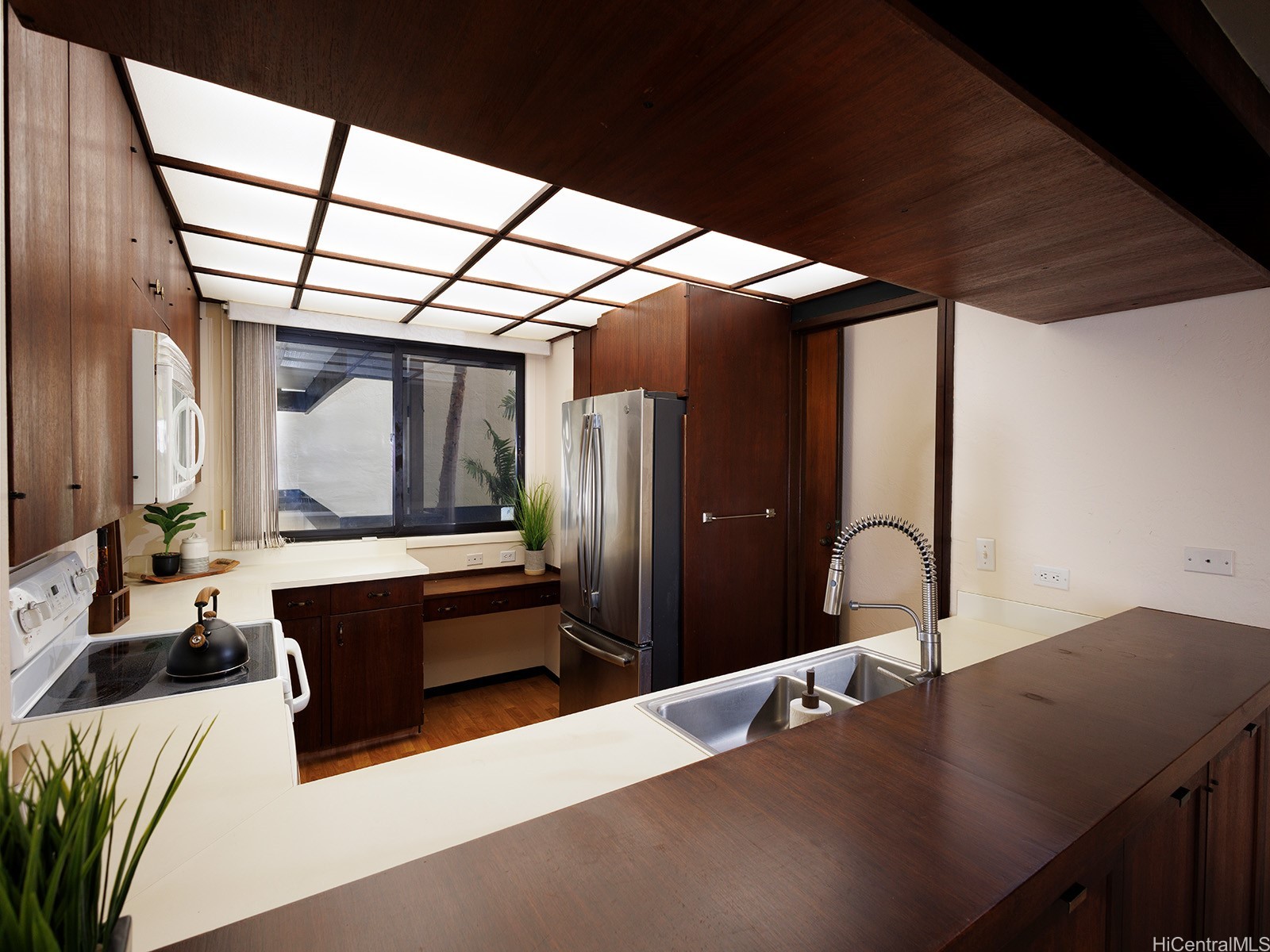 Honolulu, Hawaii, 96825, United States, 2 Bedrooms Bedrooms, ,2 BathroomsBathrooms,Residential,For Sale,1987503