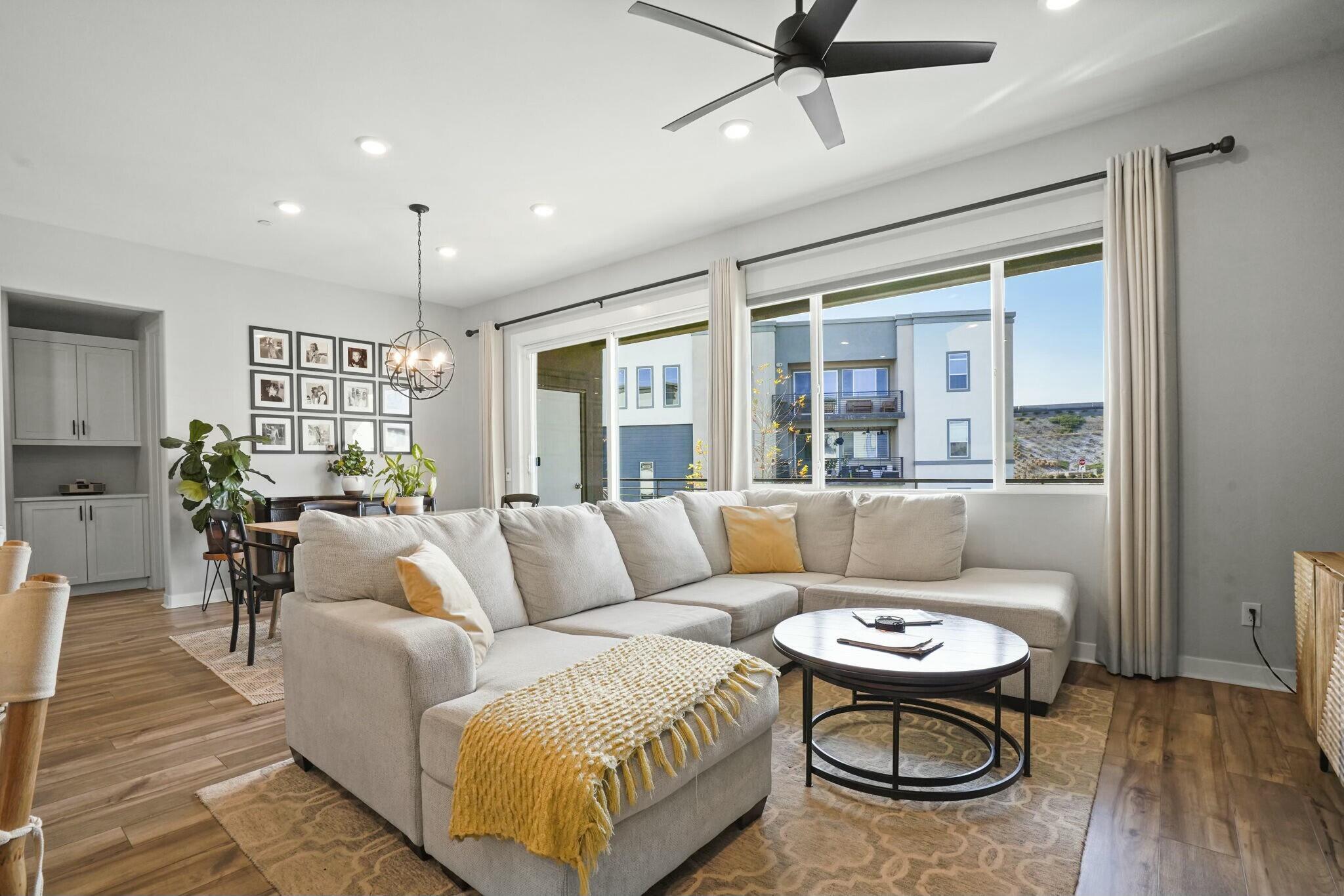 Valencia, California, 91381, United States, 3 Bedrooms Bedrooms, ,2 BathroomsBathrooms,Residential,For Sale,1921906