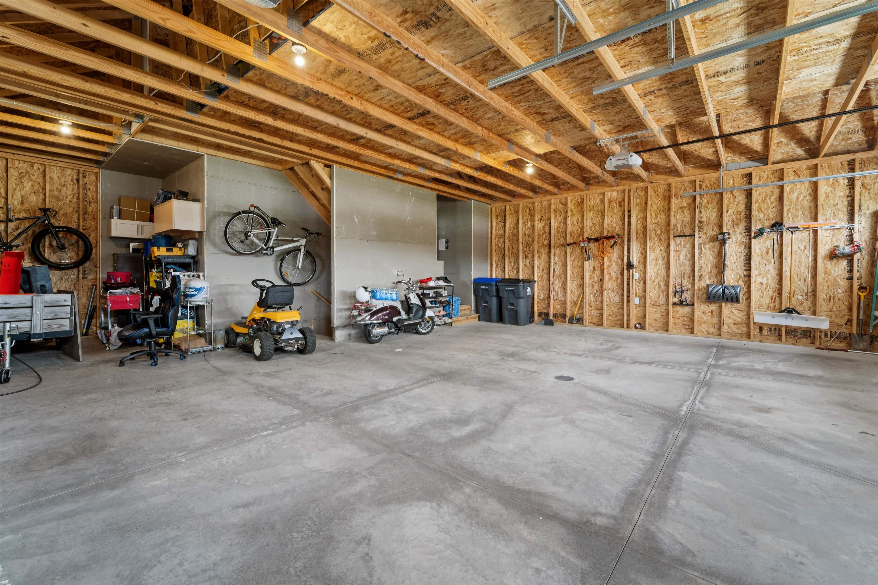 NEENAH, Wisconsin, 54956, United States, 4 Bedrooms Bedrooms, ,3 BathroomsBathrooms,Residential,For Sale,1988309