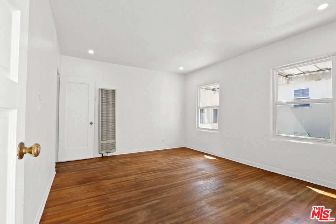 Los Angeles, California, 90035, United States, 5 Bedrooms Bedrooms, ,Residential,For Sale,1907143