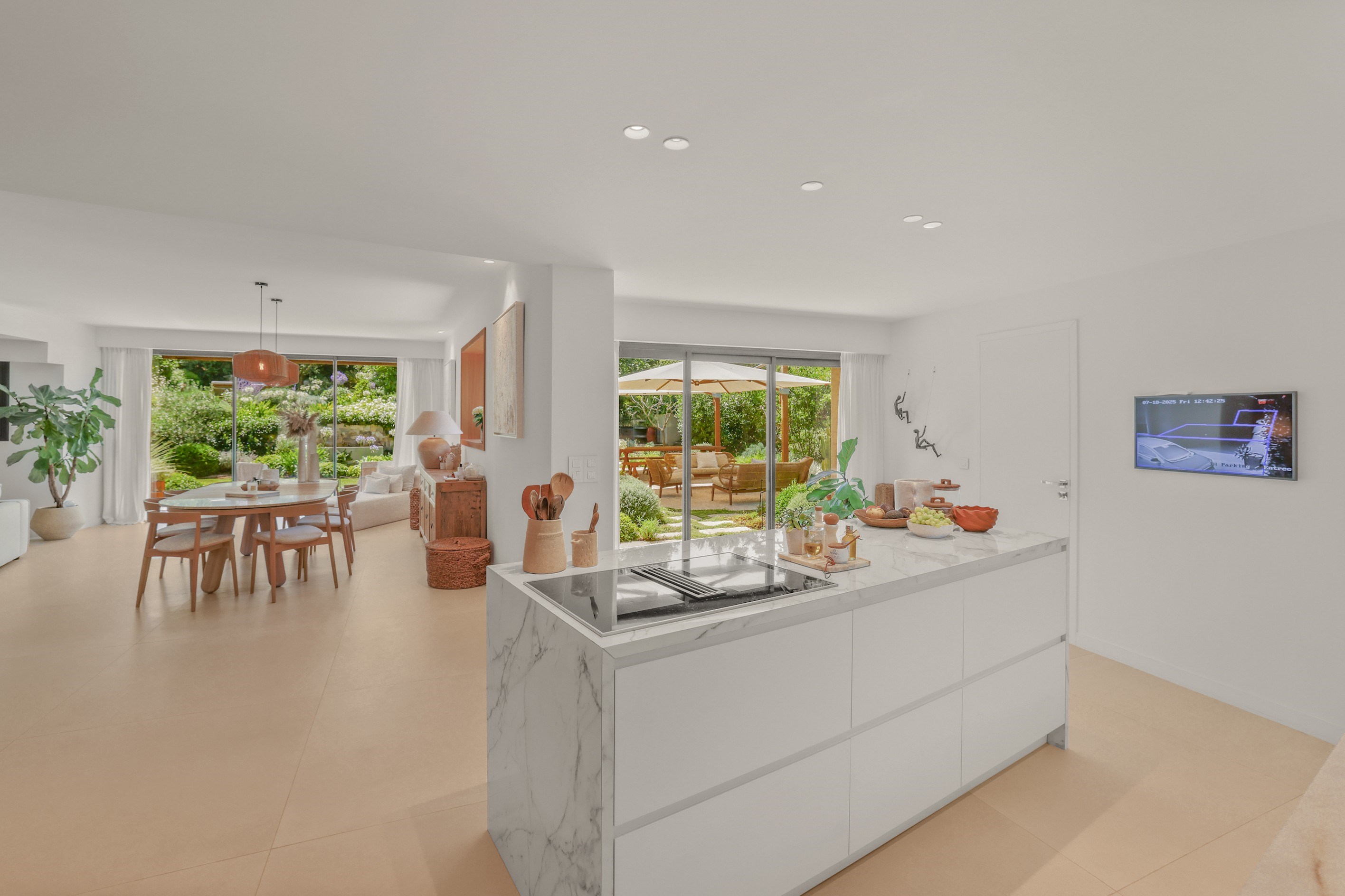  Le Cannet, luxury property for sale with landscaped gardens, heated swimming po… - 物件實景