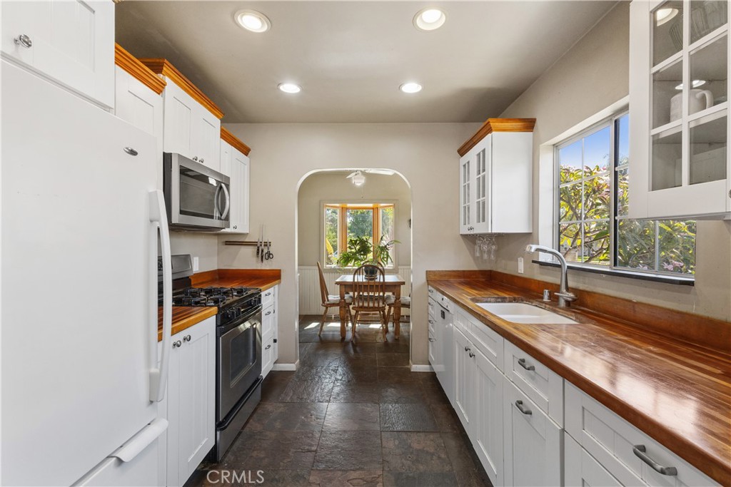 Anaheim, California, 92802, United States, 2 Bedrooms Bedrooms, ,2 BathroomsBathrooms,Residential,For Sale,1892666