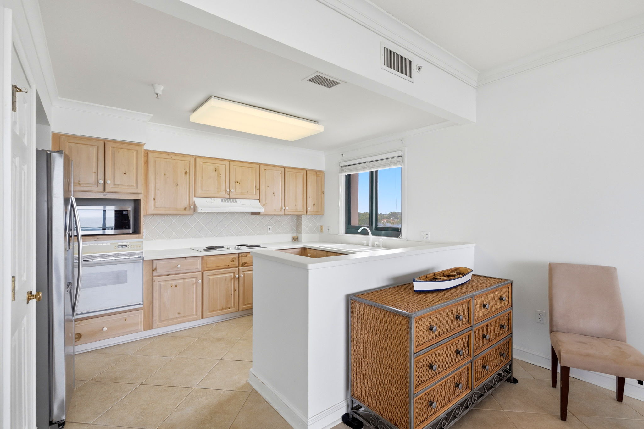  Gulf-Front Condominium with Panoramic Views and Renovation Potential - 物件實景