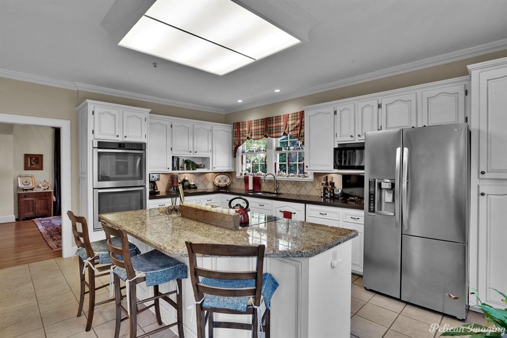 Shreveport, Louisiana, 71106, United States, 5 Bedrooms Bedrooms, ,4 BathroomsBathrooms,Residential,For Sale,1779420